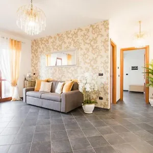 https://giramondo-gold-airport.it-romehotels.com