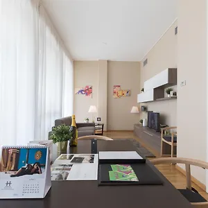https://hemeras-boutique-house-piazza-diaz.italymilanhotels.net